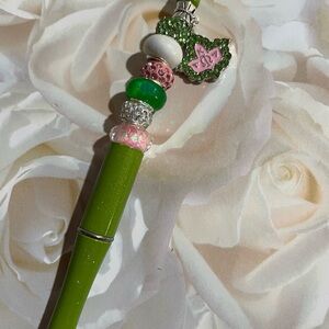 Elegant Green Beaded Pen with Leaf Accent